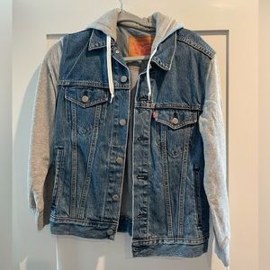 Levi’s hooded hybrid Denim Jacket (Men’s Size S)